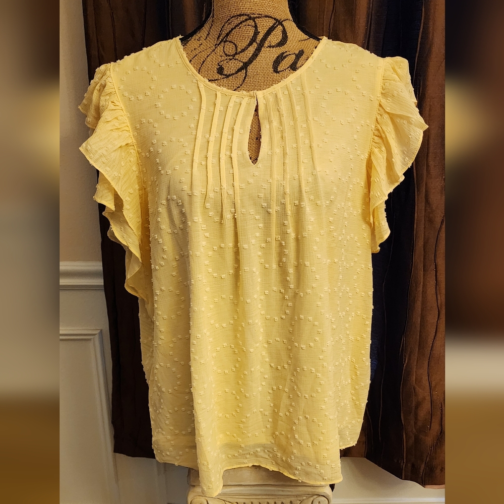 Yellow summer sleeveless blouse, size large 💛